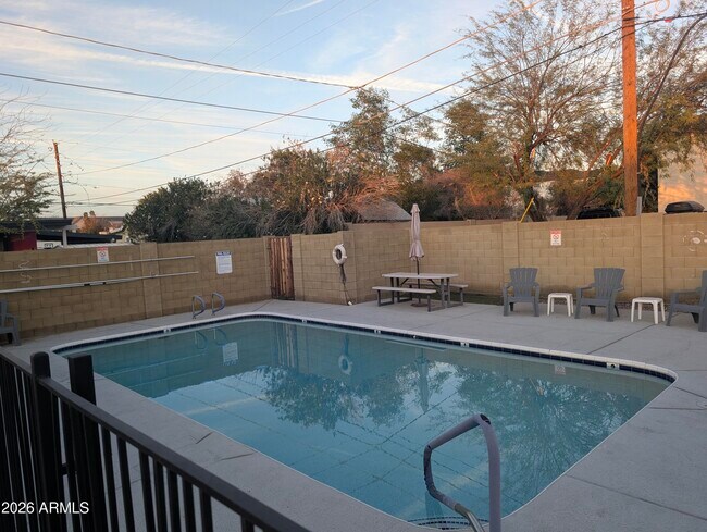 Building Photo - 3039 N 38th St