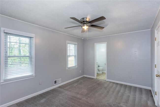 Building Photo - 760 Indian Lake Dr NW