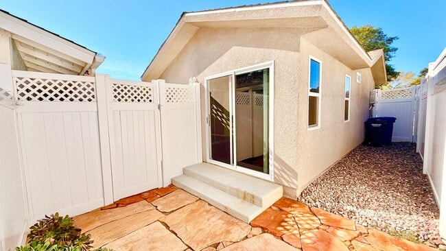 Building Photo - Lovely Newer Construction, Detached ADU Guest Home, on Private Property in Quiet Neighborhood of ...