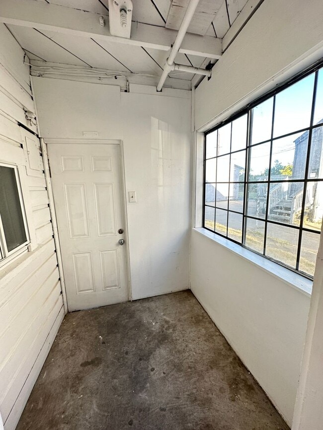 Building Photo - 329 B St