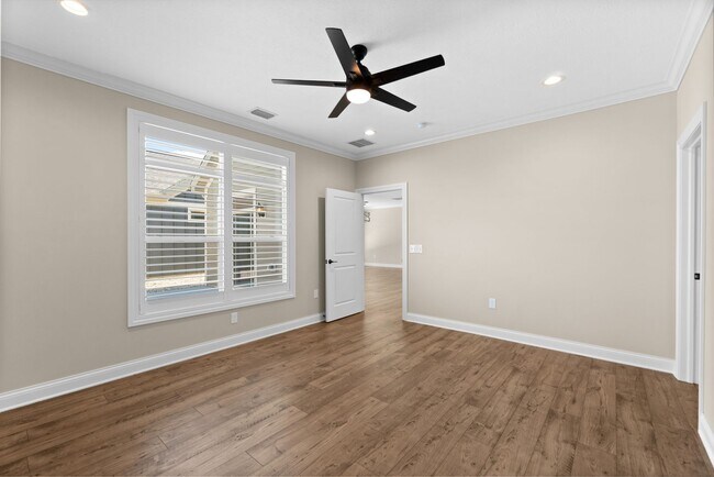 Building Photo - Luxury Maintenance-Free Former Model Home in Grove City – 2 Bed, 2 Bath Ranch