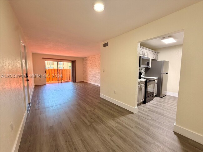 Building Photo - 7225 Miami Lakes Dr