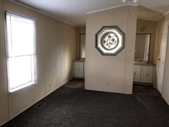Building Photo - Home for Rent