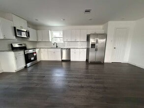 Building Photo - Brand New Home!