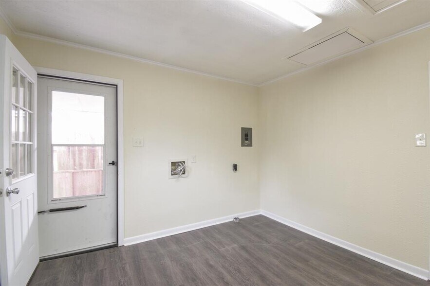 Building Photo - 301 S 3rd St