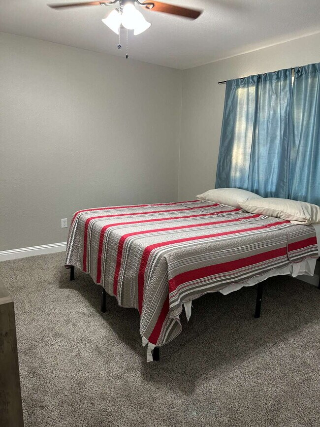 Building Photo - "Well Maintained 3-Bedroom, 2 Bathroom in Yuma Valley!"