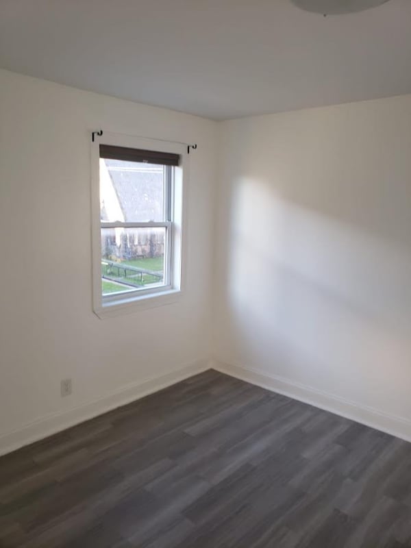 Building Photo - 850 Bleecker St