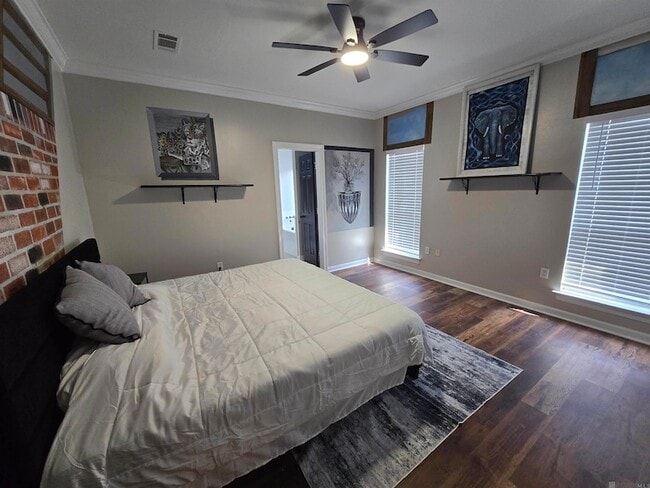 Building Photo - 9235 Worthington Lake Ave