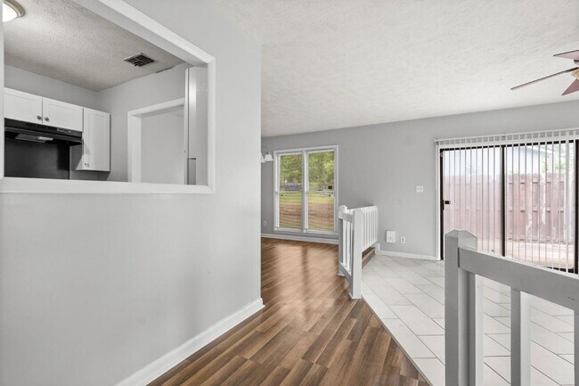 Building Photo - 920 Inglewood Ln