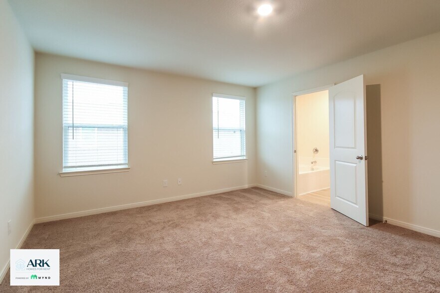 Building Photo - 560 Solomon Ln