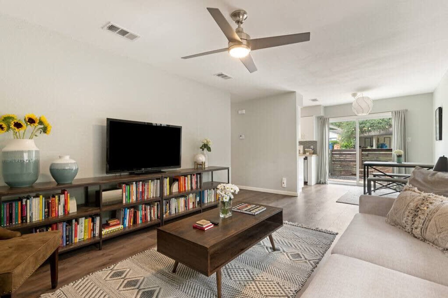 Building Photo - 802 Ramble Ln