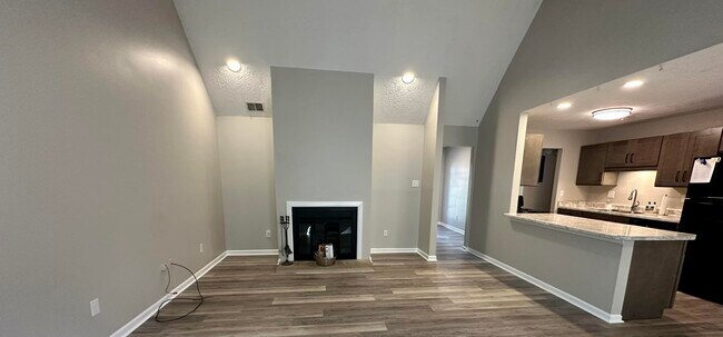 Building Photo - 3353 Kenesaw Dr