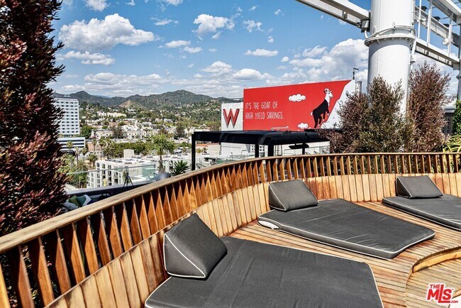 Building Photo - 6250 Hollywood Blvd