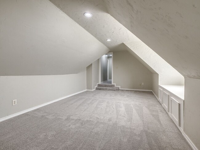 Building Photo - 8900 Belcaro Dr