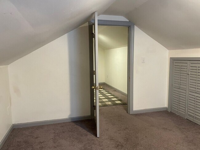 Building Photo - 1098