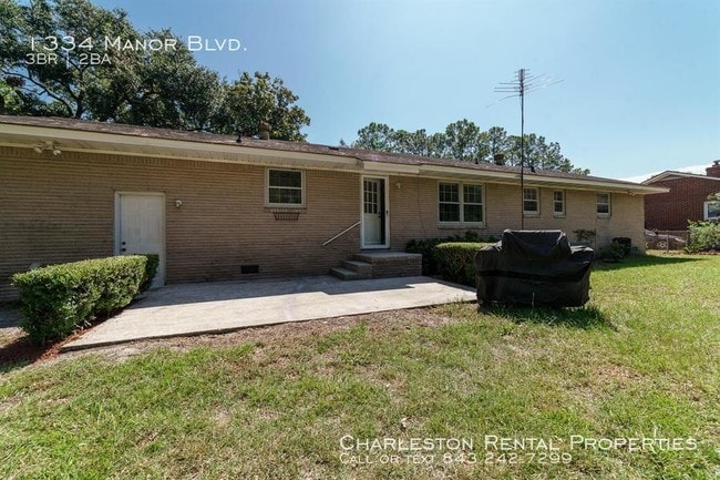 Building Photo - 1334 Manor Blvd