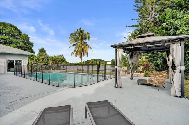 Building Photo - 1020 Bayberry Point Dr