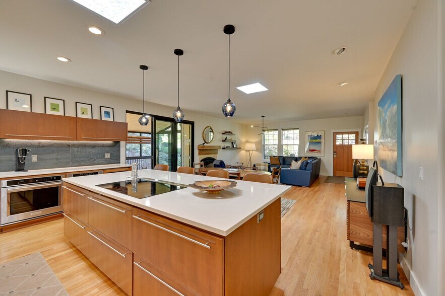 Building Photo - 2237 NW Torrey Pines Dr