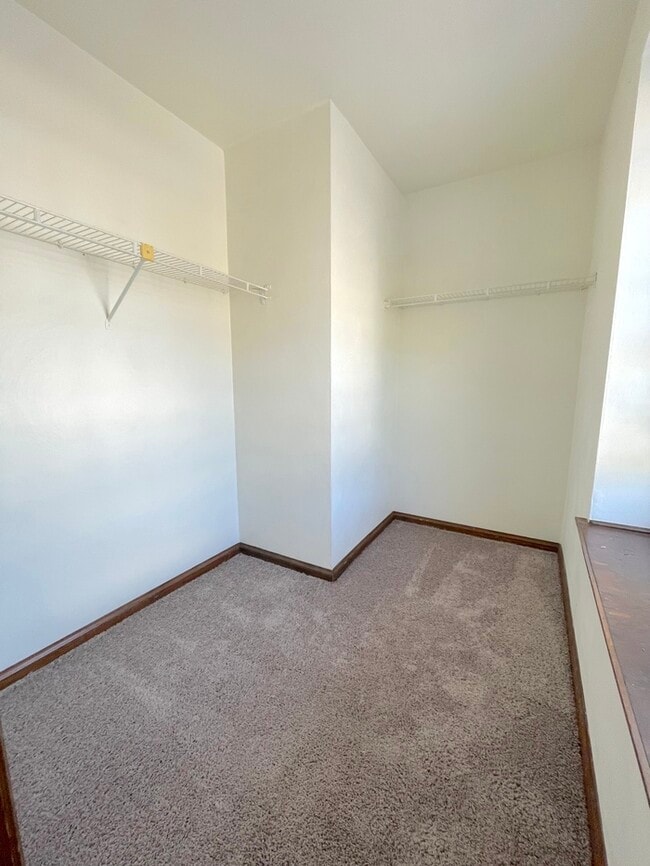 Building Photo - 5523 Gates Landing Rd