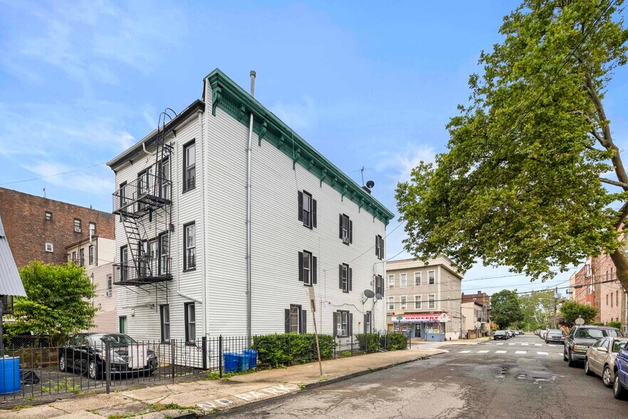 Building Photo - 20 Saint Pauls Ave