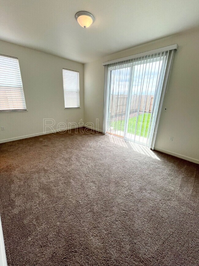 Building Photo - 165 Squaw Vly Dr