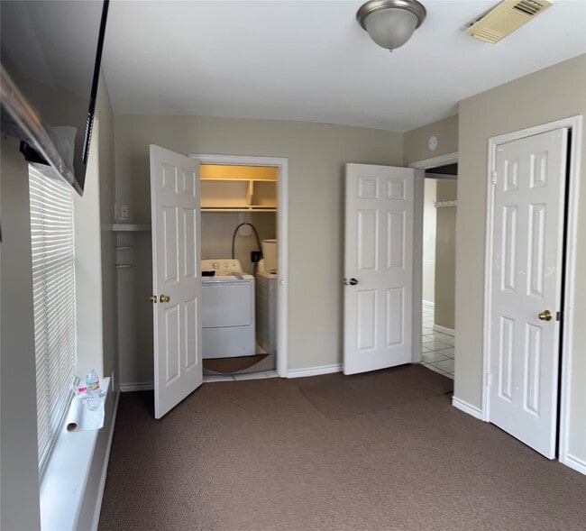 Building Photo - 2340 Cumberland St