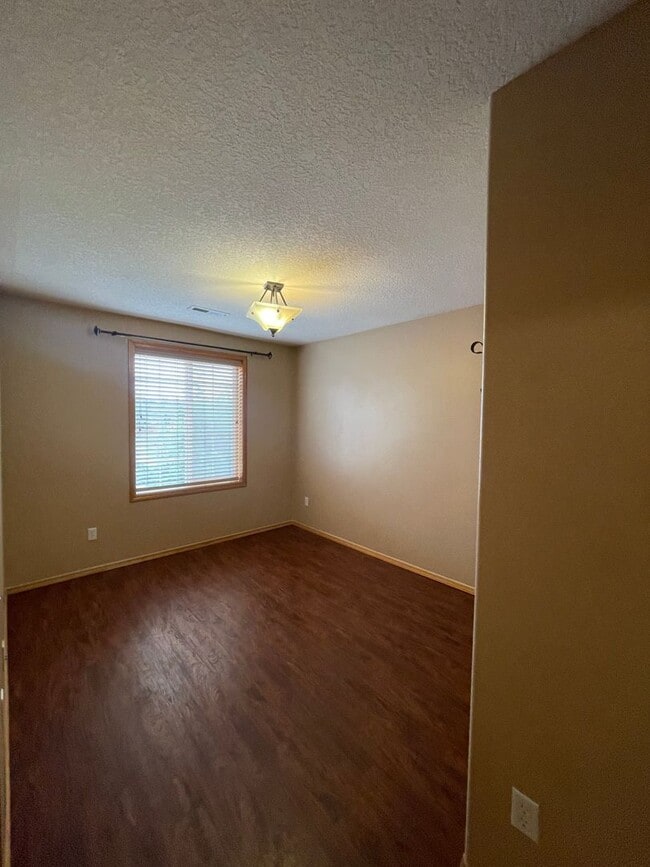 Building Photo - Two Story in Salmon Creek!