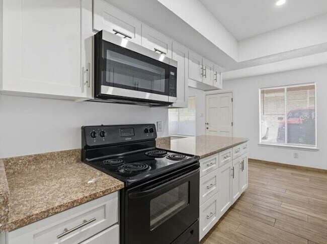 Building Photo - 6700 Escondido Dr