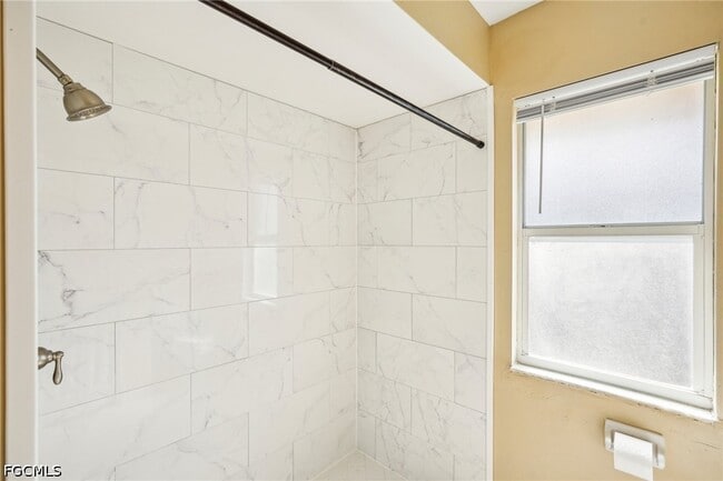 Building Photo - 4346 SW 18th Pl