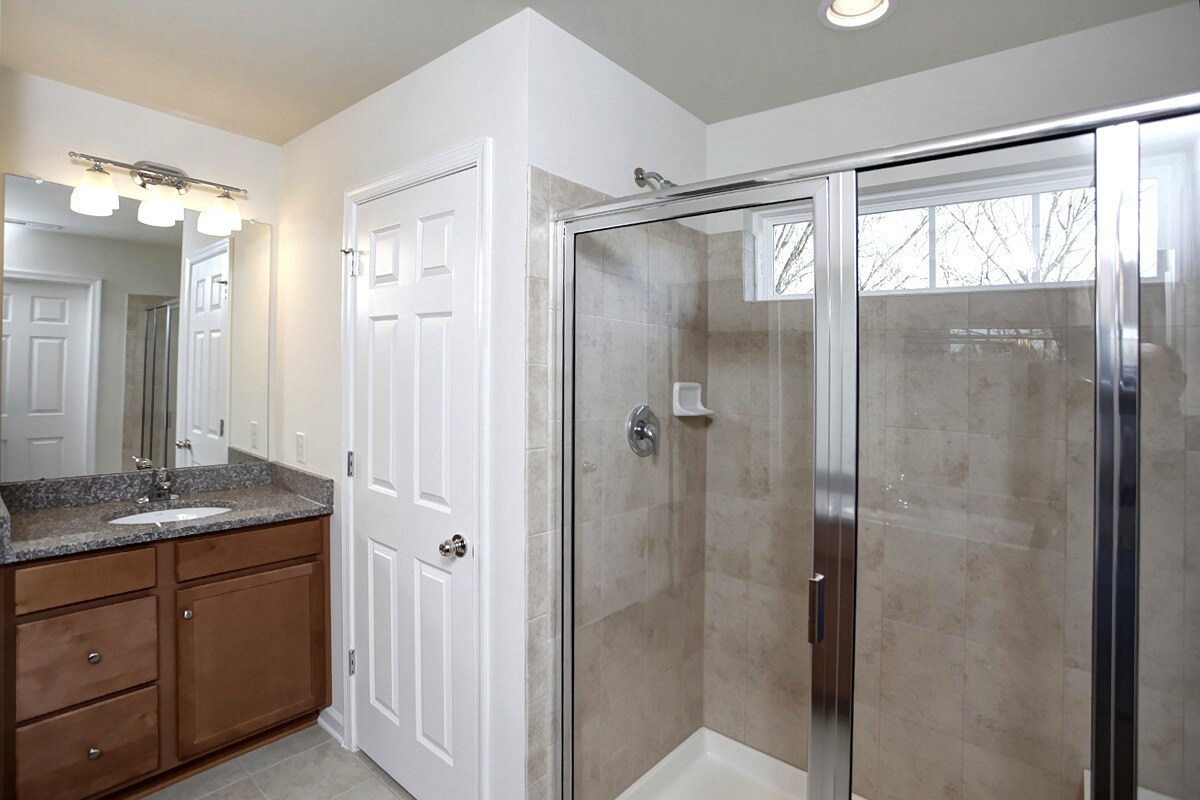 Main BR Bath - 1720 Beacon Ln
