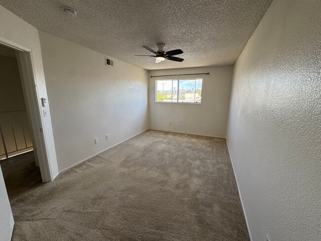 Building Photo - 2 Bedroom Townhouse in El Cajon