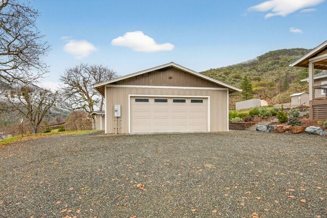 Building Photo - 860 Humbug Creek Rd