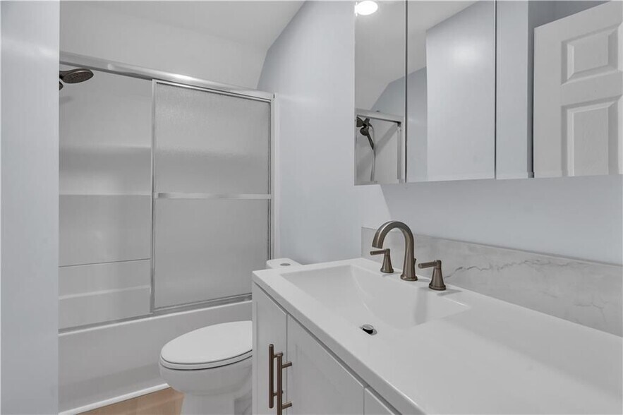 Building Photo - 131 Wendell St