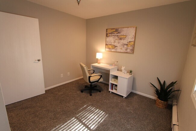 Building Photo - Welcome Home to Lincoln Woods: Modern Livi...