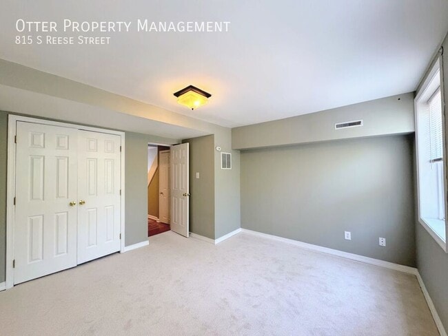 Building Photo - 815 S Reese St