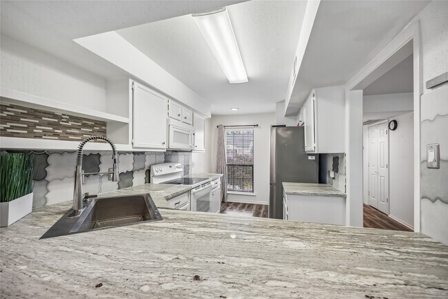 Building Photo - 763 Bering Dr