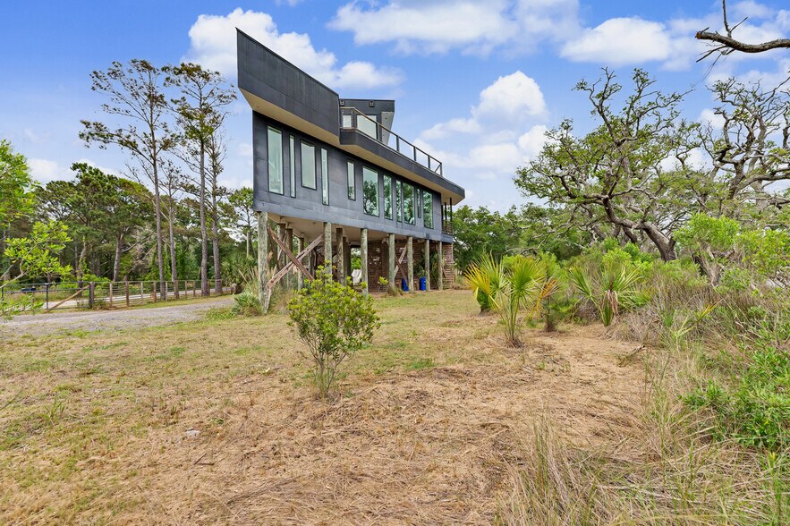 Large Yard - 2179 Sol Legare Rd