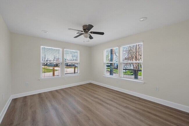 Building Photo - 632 E 38th St