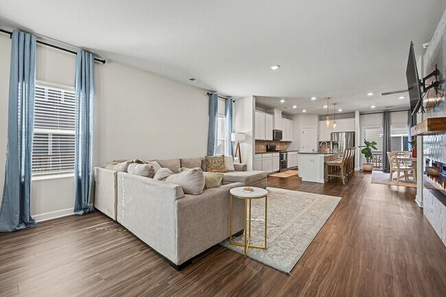 Building Photo - 4012 Yucca Aly