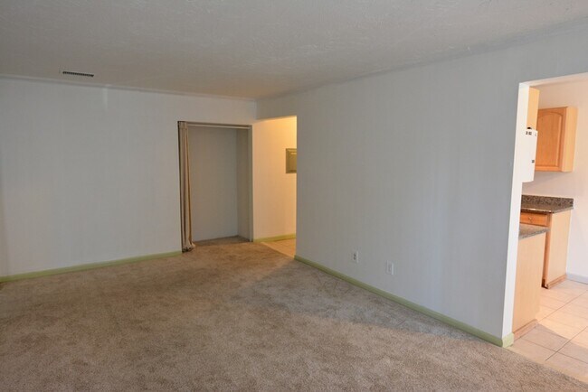 Building Photo - 36 Shrewsbury Green Dr