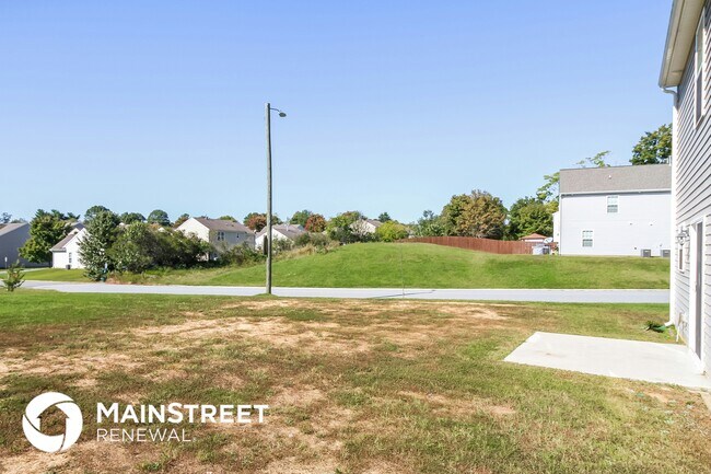Building Photo - 2710 Pine Cove Dr SW