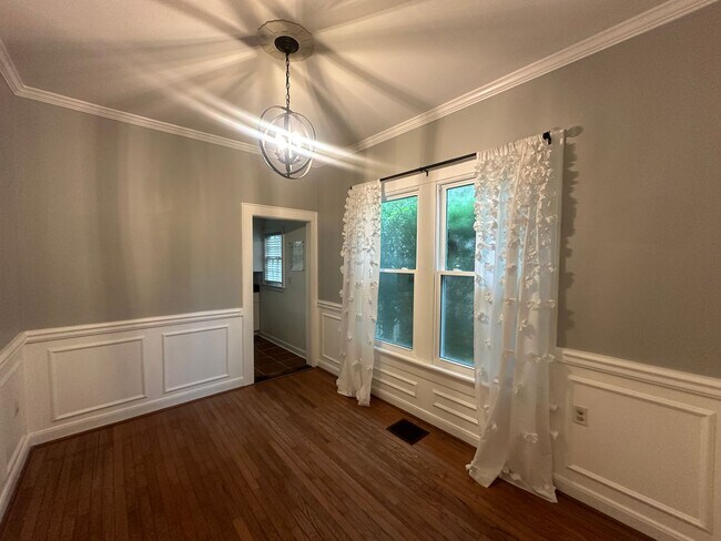 Building Photo - Gorgeous 3 Bed 2 Bath Haymount Home