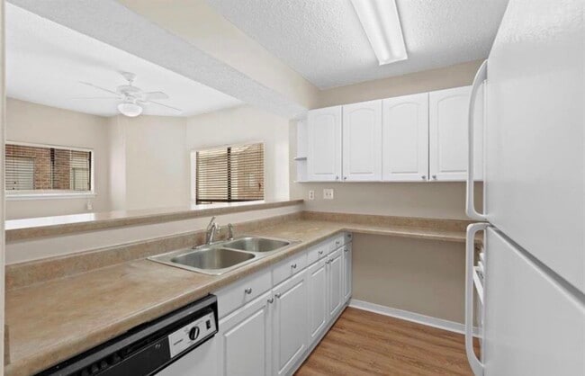 Building Photo - 10164 Oakberry St