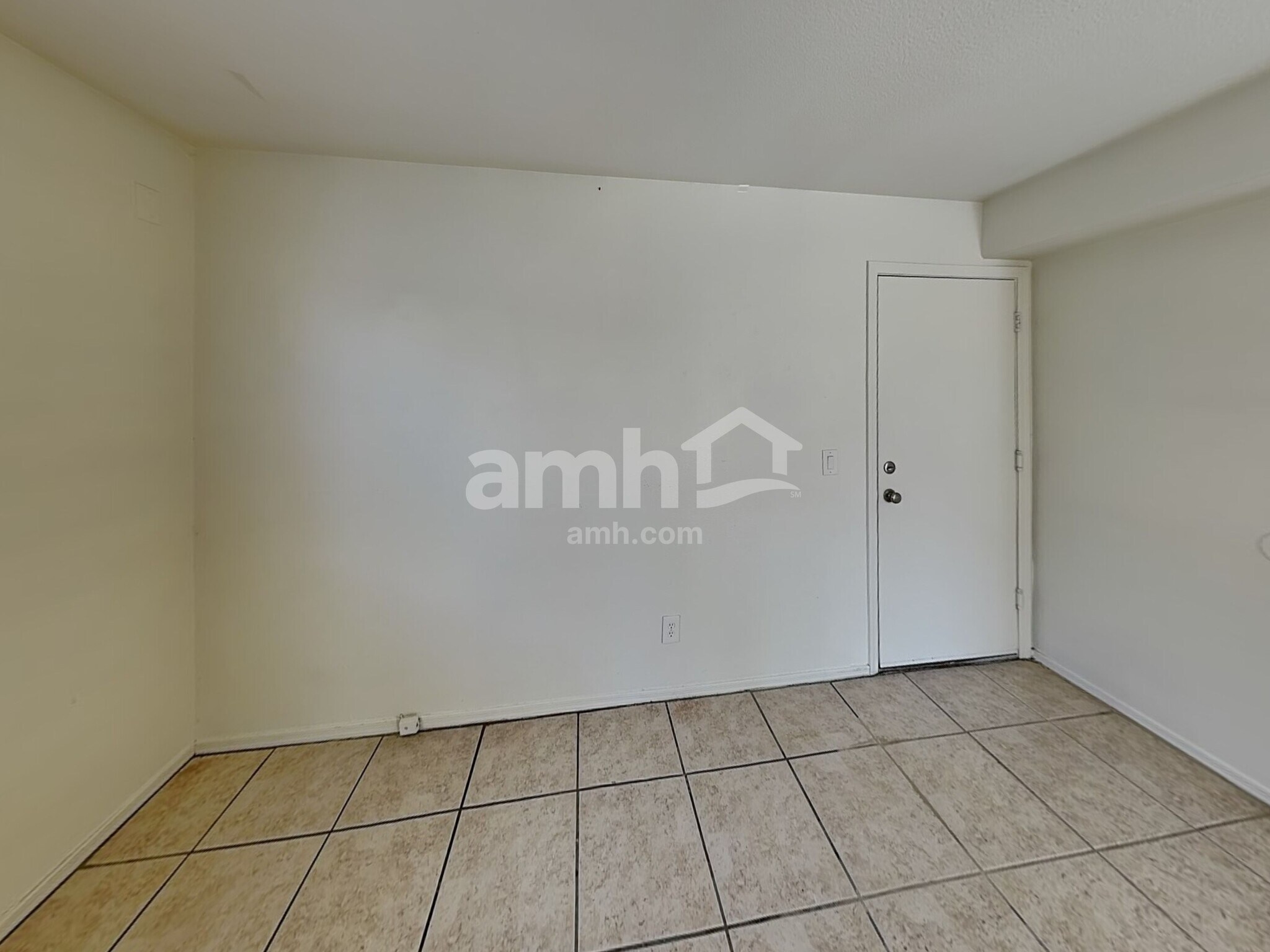 Building Photo - 10633 W Piccadilly Rd