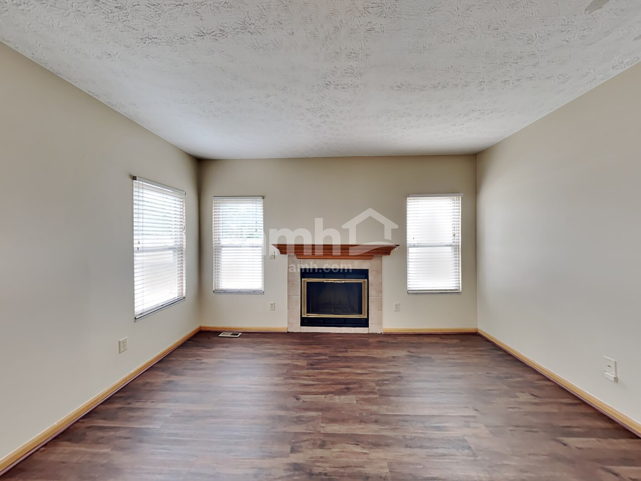 Building Photo - 8438 Lucerne Dr