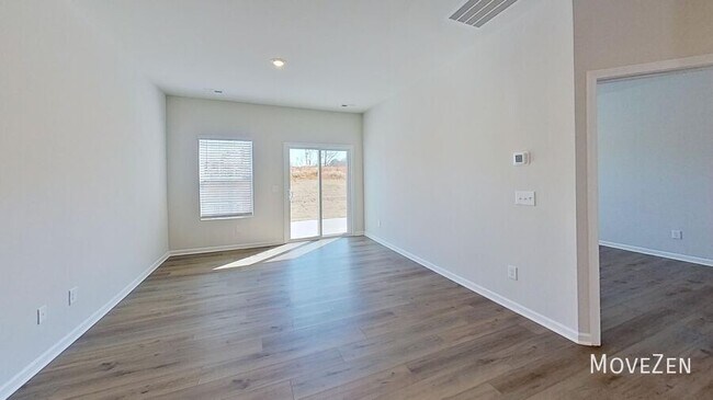 Building Photo - 12 Fernhill Ln
