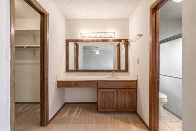 Building Photo - 4652 R L Shoemaker Dr