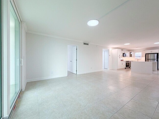 Building Photo - 7625 Sun Island Dr S