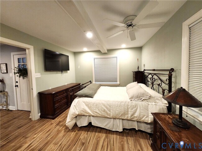 Building Photo - 501 Pelham Dr