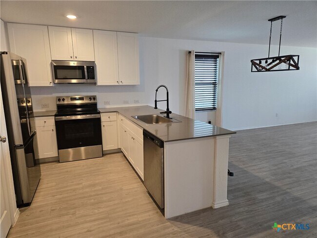 Building Photo - 200 Pacific Waters